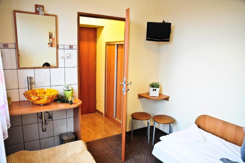 Osrodek Uslug Hotelarskich Kinga Wieliczka Kamer foto